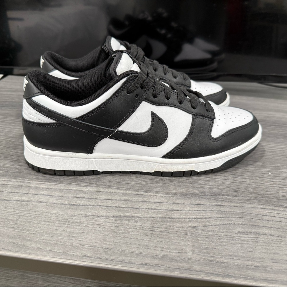 Nike panda dunks size M 9.5
